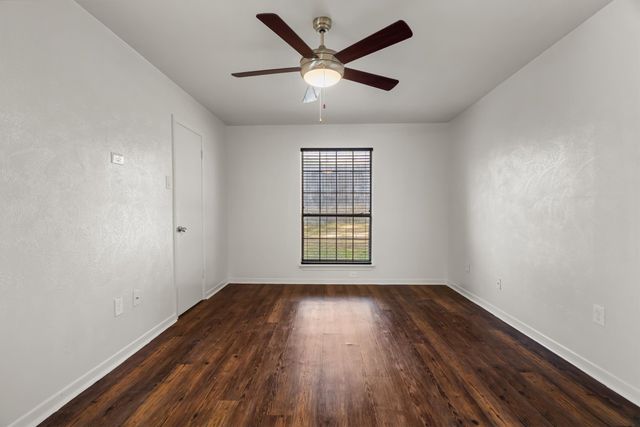 2717 W Oakdale Road, Irving, TX 75060