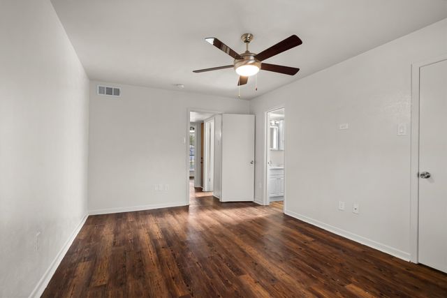 2717 W Oakdale Road, Irving, TX 75060
