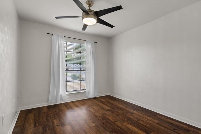 2717 W Oakdale Road, Irving, TX 75060
