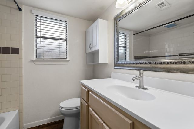 2717 W Oakdale Road, Irving, TX 75060