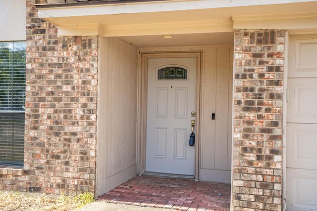 2717 W Oakdale Road, Irving, TX 75060