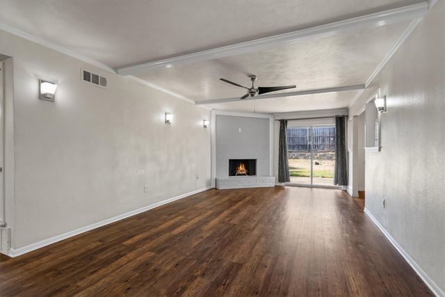 2717 W Oakdale Road, Irving, TX 75060