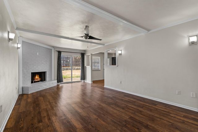 2717 W Oakdale Road, Irving, TX 75060