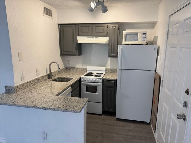 2301 Balsam Drive M301, Arlington, TX 76006