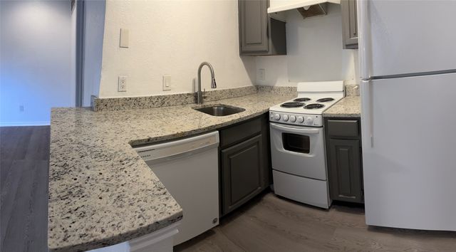 2301 Balsam Drive M301, Arlington, TX 76006