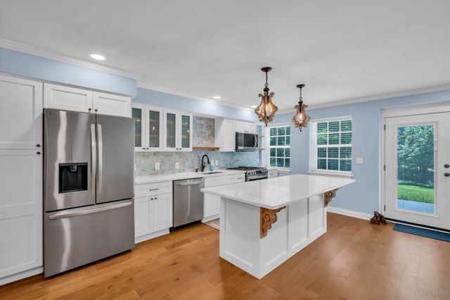 1217 Nelson Rd, Dickson, TN 37055