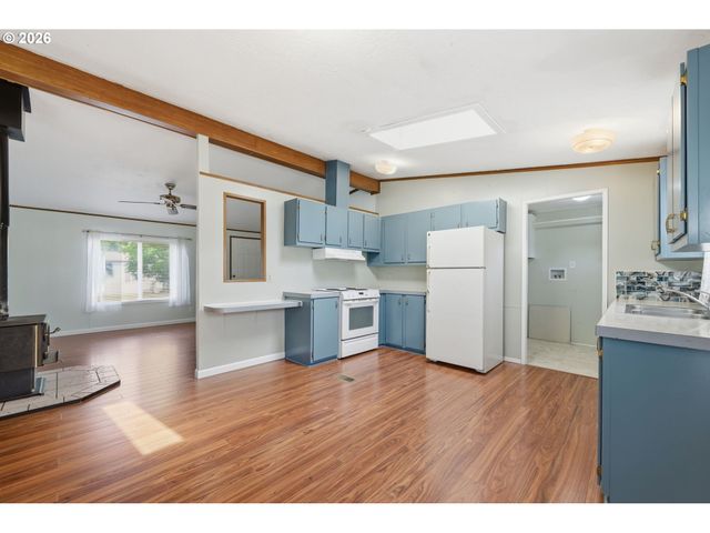 4966 PARSONS Ave, Eugene, OR 97402