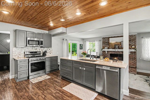 5302 Mill Wheel Drive, Grand Blanc Charter Township, MI 48439