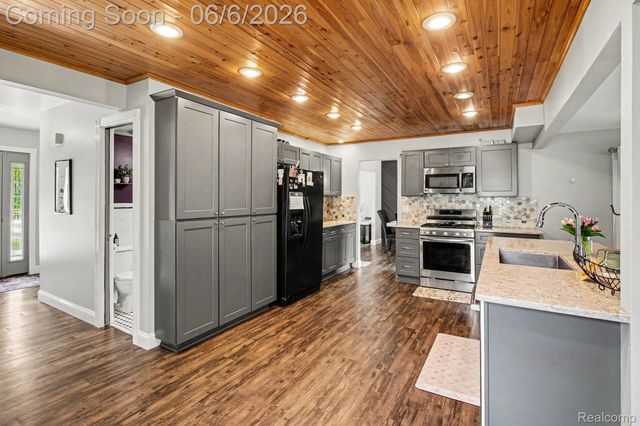 5302 Mill Wheel Drive, Grand Blanc Charter Township, MI 48439