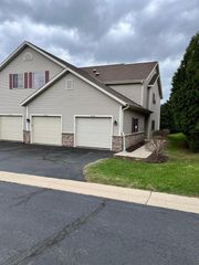 2112 Pine Ridge COURT #H, Grafton, WI 53024