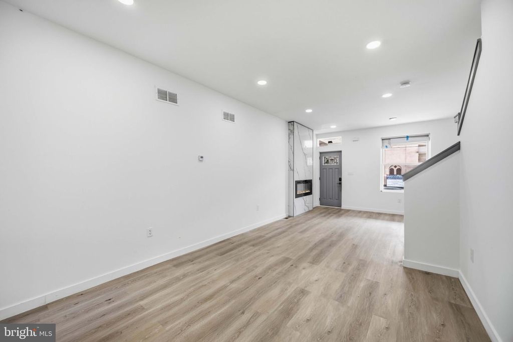 445 W PENN ST, PHILADELPHIA, PA 19144 — photo 2