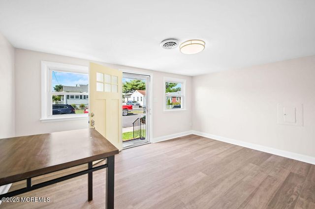 139 Seabreeze Avenue, North Middletown, NJ 07748