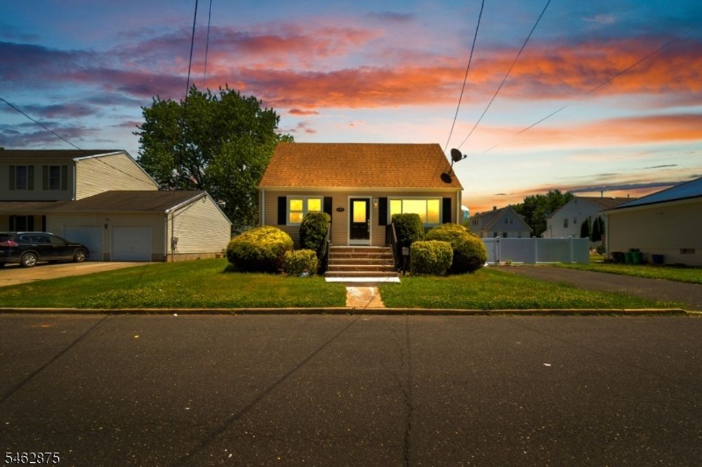 197 Delaware Ave, Aberdeen Twp., NJ 07721
