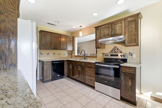 1315 E Vine Court, Visalia, CA 93292