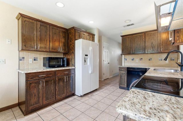 1315 E Vine Court, Visalia, CA 93292