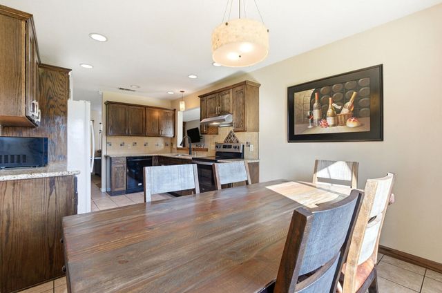 1315 E Vine Court, Visalia, CA 93292