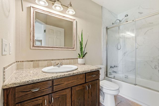 1315 E Vine Court, Visalia, CA 93292