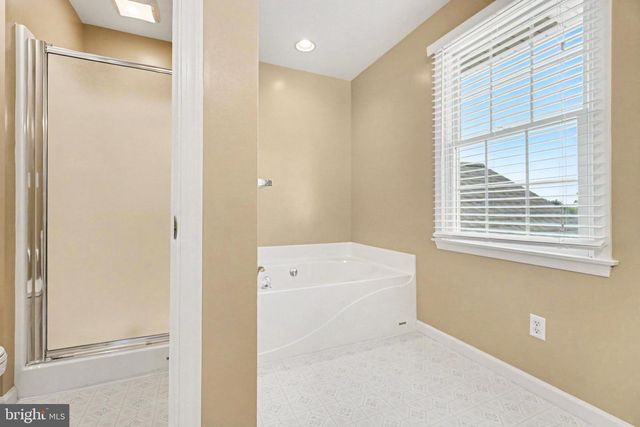 1140 WOODRIDGE DR, Middletown, PA 17057
