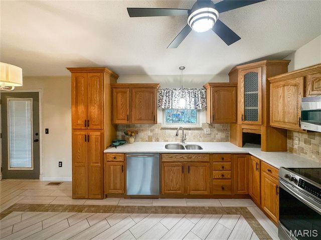 7412 Oakwood South Drive, Cedar Hill, MO 63016