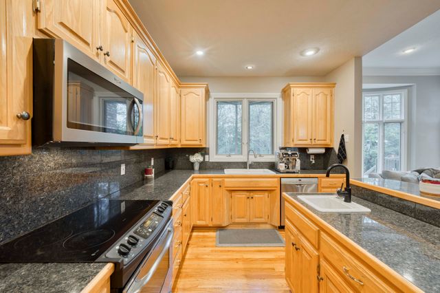 2328 S Celebration Avenue, Springfield, MO 65809