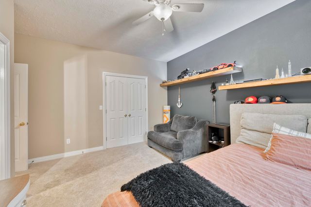 2328 S Celebration Avenue, Springfield, MO 65809