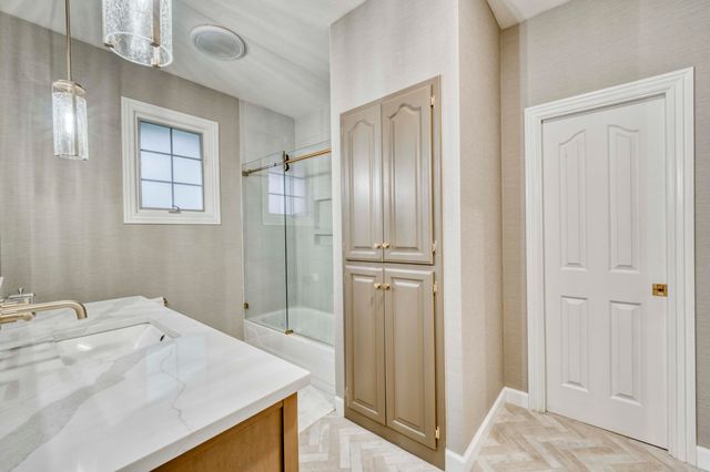 2328 S Celebration Avenue, Springfield, MO 65809