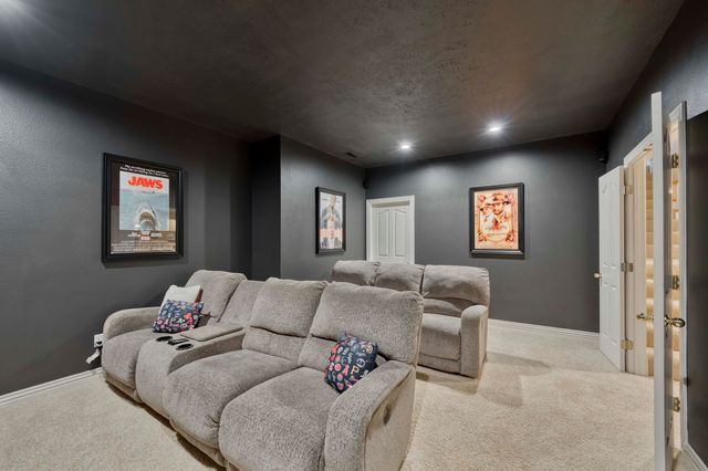 2328 S Celebration Avenue, Springfield, MO 65809