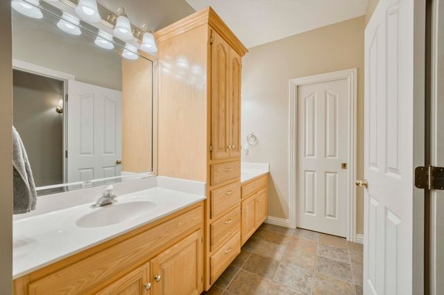 2328 S Celebration Avenue, Springfield, MO 65809