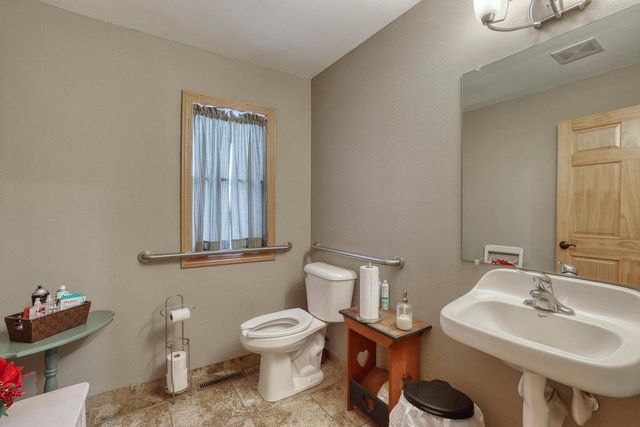 N50W34710 Wisconsin AVENUE, Okauchee, WI 53069
