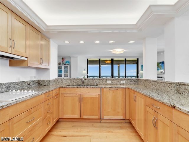 10851 Gulf Shore DR 605, Naples, FL 34108