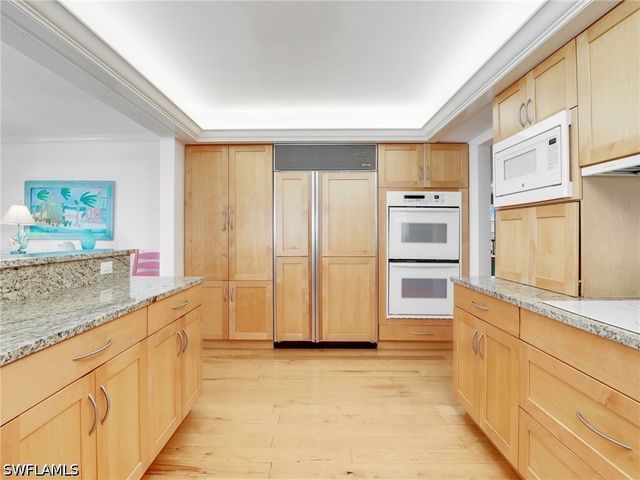 10851 Gulf Shore DR 605, Naples, FL 34108
