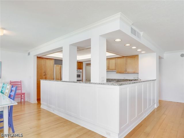 10851 Gulf Shore DR 605, Naples, FL 34108