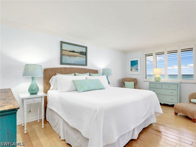 10851 Gulf Shore DR 605, Naples, FL 34108