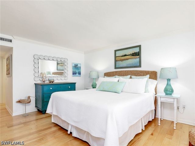 10851 Gulf Shore DR 605, Naples, FL 34108