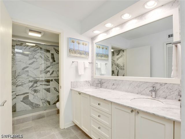 10851 Gulf Shore DR 605, Naples, FL 34108