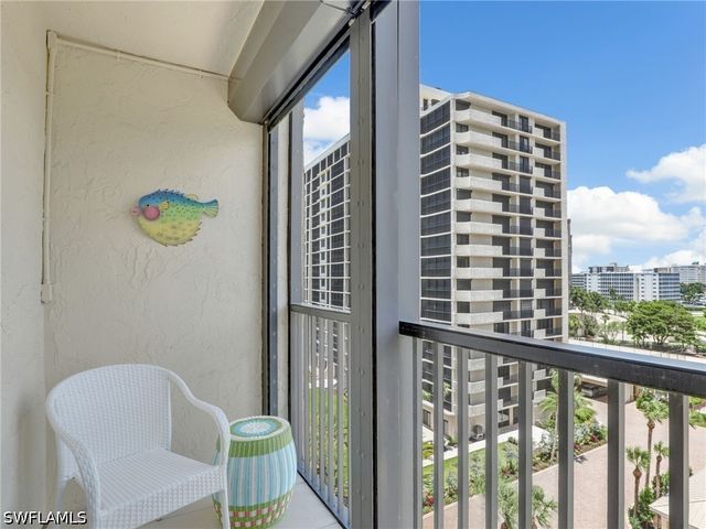 10851 Gulf Shore DR 605, Naples, FL 34108