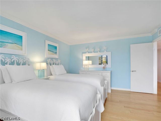 10851 Gulf Shore DR 605, Naples, FL 34108