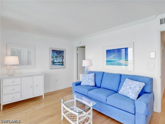 10851 Gulf Shore DR 605, Naples, FL 34108
