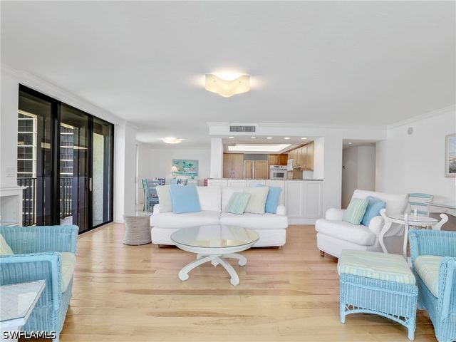 10851 Gulf Shore DR 605, Naples, FL 34108