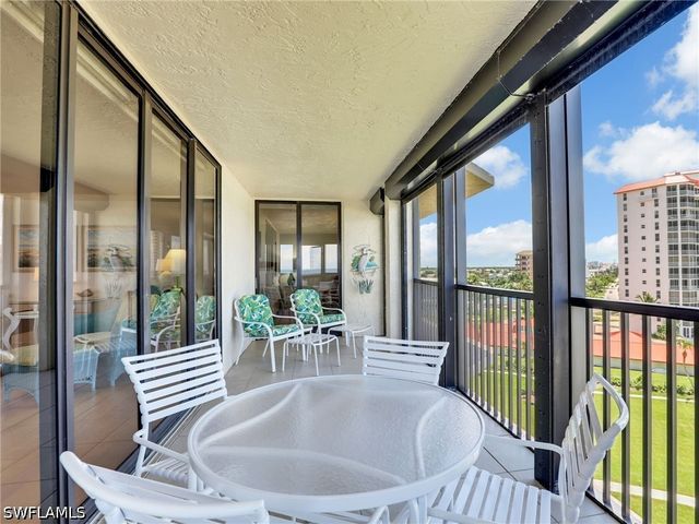 10851 Gulf Shore DR 605, Naples, FL 34108