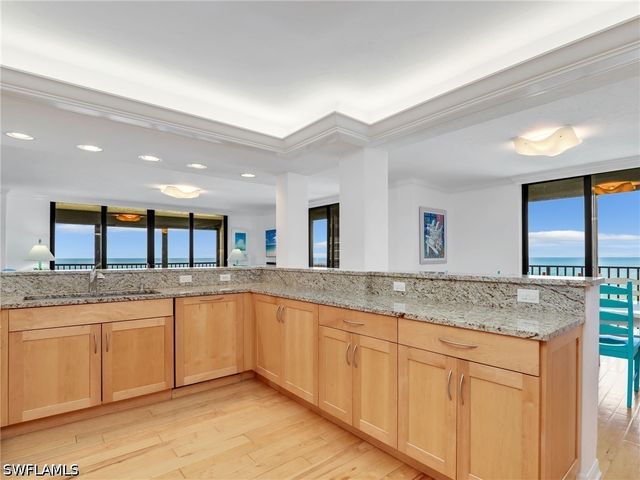 10851 Gulf Shore DR 605, Naples, FL 34108