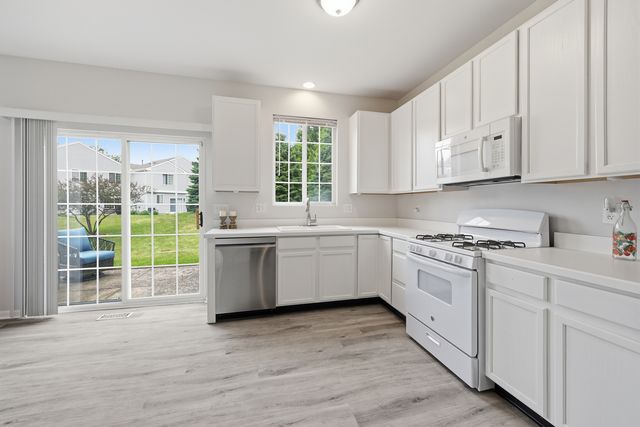 215 Grays Drive, Oswego, IL 60543