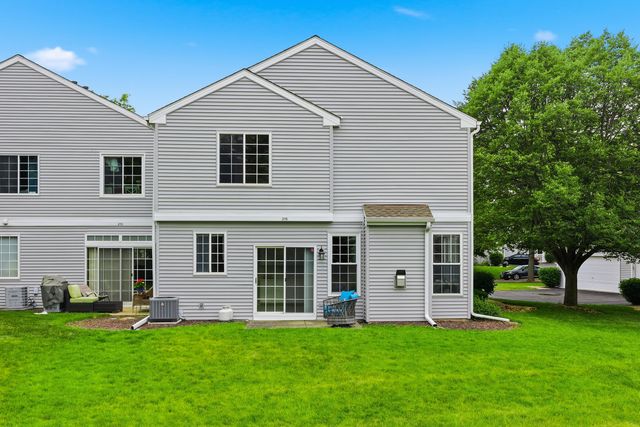215 Grays Drive, Oswego, IL 60543