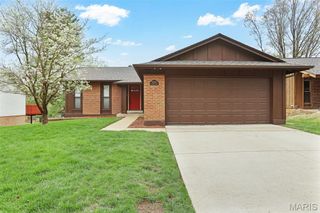 12026 Foxpoint Drive, Maryland Heights, MO 63043