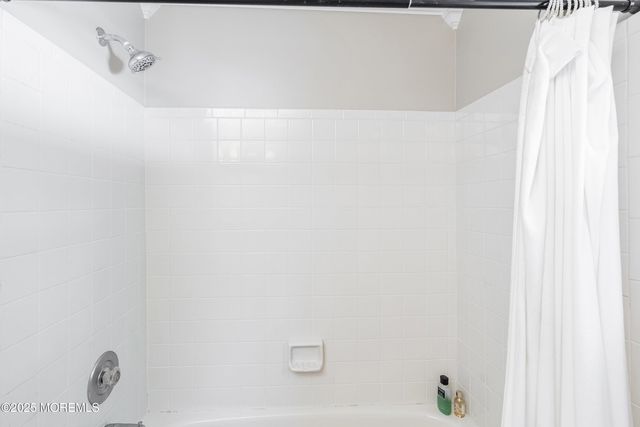 20 Appletree Road, Howell, NJ 07731