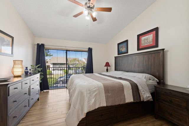 3212 S Lakeview Circle 10-205, Fort Pierce, FL 34949