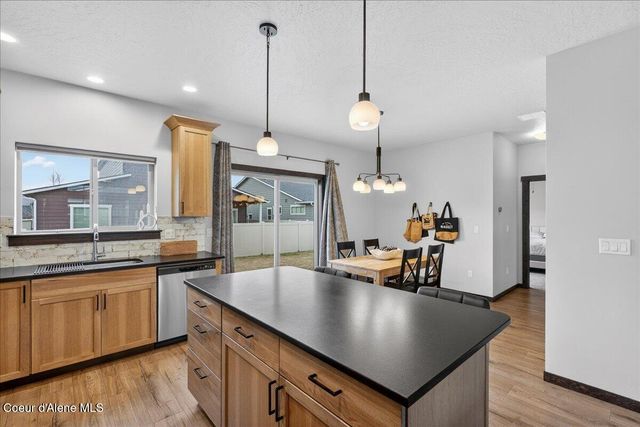 4302 N Donovan LN, Post Falls, ID 83854