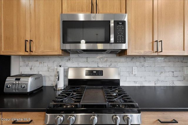 4302 N Donovan LN, Post Falls, ID 83854