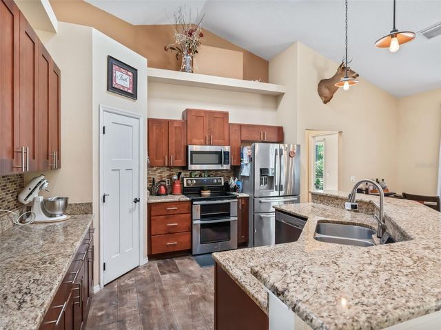 2187 COUNTY ROAD 243C, Wildwood, FL 34785
