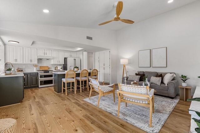 4640 Waverly Rd, Oceanside, CA 92056